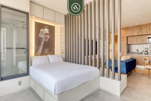 Ένα ή περισσότερα κρεβάτια σε δωμάτιο στο Luxury Studio - Revolution Monument View - Gym +29 φωτογραφίες