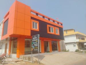 Budova, kde se hotel nachází + 2 fotografie