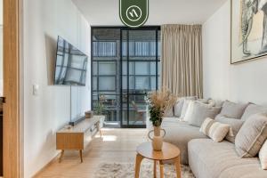 Et opholdsområde på Centric 2 BR Condo - Gym - Open Air Cinema