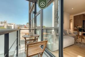 Et opholdsområde på Centric 2 BR Condo - Gym - Open Air Cinema