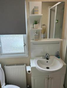 Ένα μπάνιο στο Golden Skys Getaways Weymouth