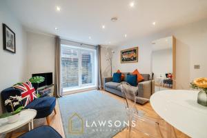 a living room with a couch and a table at 2BR House, Walk to Windsor Castle, Parking for 2 in Windsor