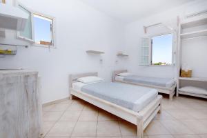 Ένα ή περισσότερα κρεβάτια σε δωμάτιο στο Harama Hotel Schinousa