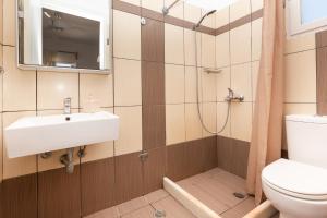 Ένα μπάνιο στο Harama Hotel Schinousa