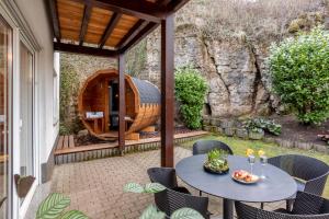 Χώρος καθιστικού στο Pure Zen Suite I Eifelsteig I Sauna I BBQ I Garage