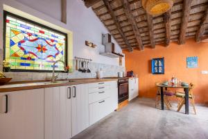 Η κουζίνα ή μικρή κουζίνα στο B&B Casa Vitalidad