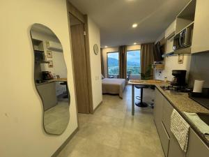 Η κουζίνα ή μικρή κουζίνα στο Apartamento con vistas al mar-SantaMarina-1303