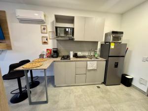 Η κουζίνα ή μικρή κουζίνα στο Apartamento con vistas al mar-SantaMarina-1303 +2 φωτογραφίες