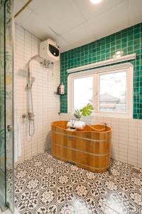 Koupelna v ubytování Super Old Quarter View - Skyline Balcony - Ta Hien street + 48 fotografií