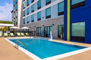 a swimming pool in front of a building at Home2 Suites By Hilton Cleveland, TN in Cleveland