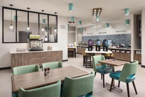 a restaurant with tables and chairs and a counter at Home2 Suites By Hilton Cleveland, TN in Cleveland