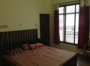 Giường trong phòng chung tại City Central Bungalow,Ram mandir