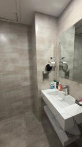 Et badeværelse på Scenic Haven Corner View In Gulberg