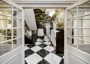 a hallway with a black and white checkered floor at New Town Hotel in Edinburgh