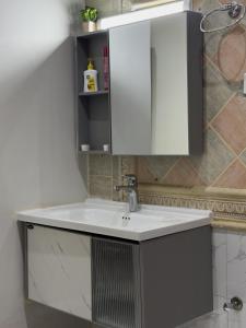 Kuchyň nebo kuchyňský kout v ubytování Quba Suites نزل قباء