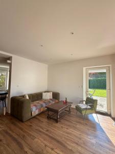 Χώρος καθιστικού στο House of Notre-Dame-Du-Haut Ronchamp