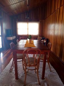 a dining room table with chairs and a potted plant on it at Casa de Campo in Caldas
