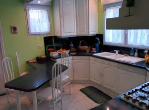 Kuchyň nebo kuchyňský kout v ubytování Chambre D'hôtes Soizic + 12 fotografií