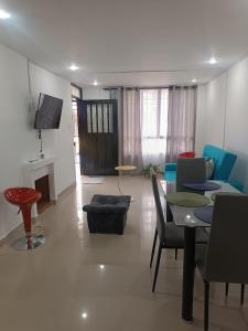 a living room with a couch and a table and chairs at Apto San José in Armenia