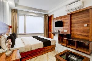 Μια τηλεόραση ή/και κέντρο ψυχαγωγίας στο Townhouse Railway Road Katra Formerly The Amro