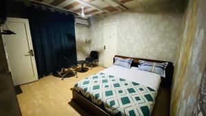 a bedroom with a bed with blue and white pillows at Flat Hôtel Alpha in Kinshasa +160 photos