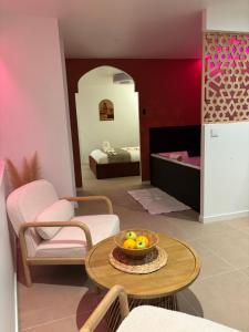 Χώρος καθιστικού στο Suite orientale avec baignoire balnéo