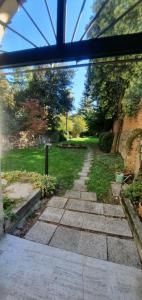 a view of a garden from inside a building at Appartamento Santa Sofia in Padova