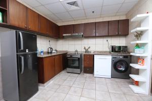 Kuchyň nebo kuchyňský kout v ubytování Premium Ensuite Room With Balcony