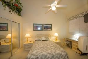 Ένα ή περισσότερα κρεβάτια σε δωμάτιο στο Beautiful 4 Bedroom Condo at Poipu Kai