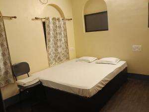 Ένα ή περισσότερα κρεβάτια σε δωμάτιο στο BM Shaw Guest House +18 φωτογραφίες