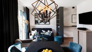 a living room with a table and a couch at COSMOPOLITAN APARTMENTS Zürich Seefeld in Zürich