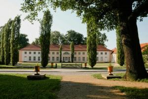 Zahrada ubytování Maisonette Apartment In Historic Paretz