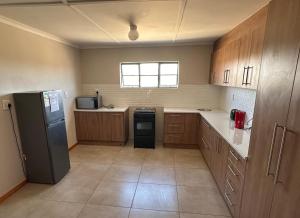 Η κουζίνα ή μικρή κουζίνα στο Kalahari-Trails Meerkat Sanctuary +14 φωτογραφίες