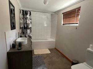 Ένα μπάνιο στο Kalahari-Trails Meerkat Sanctuary