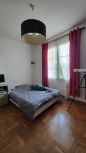 Ένα ή περισσότερα κρεβάτια σε δωμάτιο στο Chambre tout confort