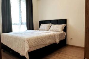 Ένα ή περισσότερα κρεβάτια σε δωμάτιο στο Spacious 2 Bedroom Apartment at Skyhouse BSD Kensington +18 φωτογραφίες