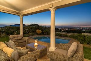 Χώρος καθιστικού στο Cheerful 4 bedroom home with pool & wonderful view