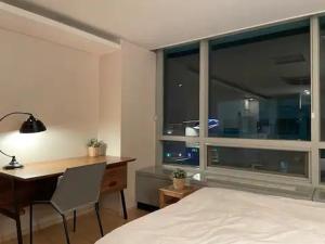 Ένα ή περισσότερα κρεβάτια σε δωμάτιο στο 인천공항 게스트하우스