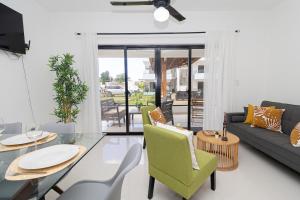 a living room with a couch and a table and chairs at Cozy 1-BR Apartment in Bayahibe in San Rafael del Yuma