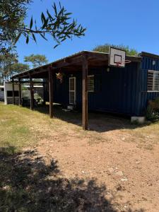 Το κτήριο όπου στεγάζεται  η παραθεριστική κατοικία