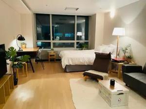 Ένα ή περισσότερα κρεβάτια σε δωμάτιο στο 인천공항 게스트하우스