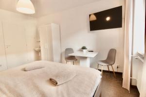 Ένα ή περισσότερα κρεβάτια σε δωμάτιο στο City centre - Room 2 with shared bathroom