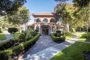a house with a walkway leading to the front door at Blueground Campbell pool nr Campbell Park SFO-1998 in Campbell