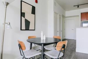 Φωτογραφία από το άλμπουμ του Blueground Diridon pool nr San Jose Museum SFO-2089 σε Σαν Χοσέ