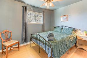 Ένα ή περισσότερα κρεβάτια σε δωμάτιο στο Trail Access On-Site! Scenic Rock Springs Getaway