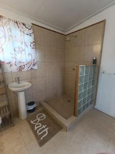 a bathroom with a shower and a sink at cabanita Celeste in Boca Chica