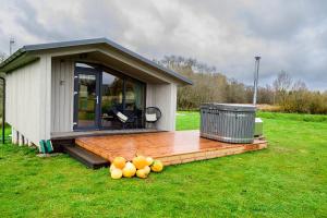 Zahrada ubytování Privatus romantiškas namelis dviems prie vandens Šilalės rajone