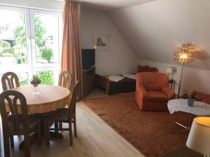 a living room with a table and a couch at Ferienhaus-HirschRudel-Ferienwohnung-2 in Katzow