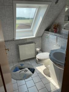 Ένα μπάνιο στο Ferienhaus-HirschRudel-Ferienwohnung-3