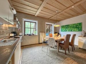 a kitchen and dining room with a table and chairs at Weiherblasch in Dietersdorf